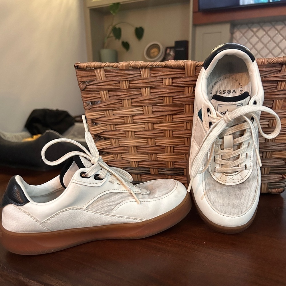 Vessi Women’s Courtside Classic size 6